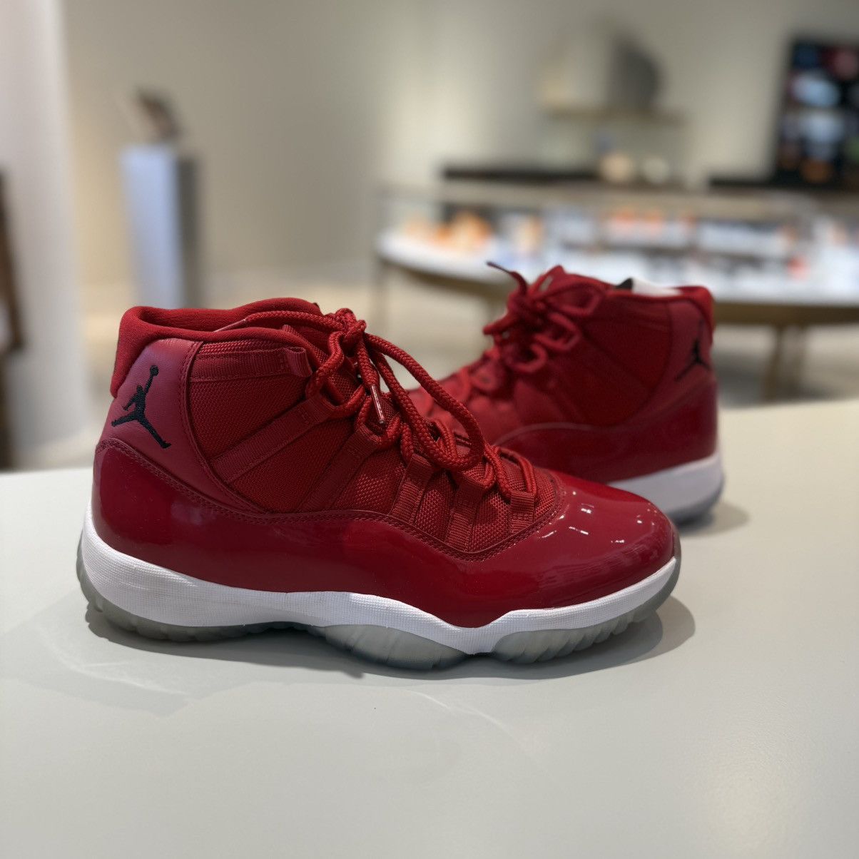 Nike Air Jordan 11 Retro Win Like 96 Size US 9.5 / EU 42-43 - 2 Thumbnail