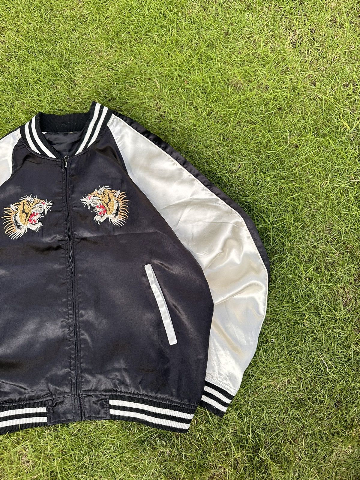 Designer × Japanese Brand × Vintage JAPAN VINTAGE BIG TIGER LOGO JACKET Size US L / EU 52-54 / 3 - 5 Thumbnail