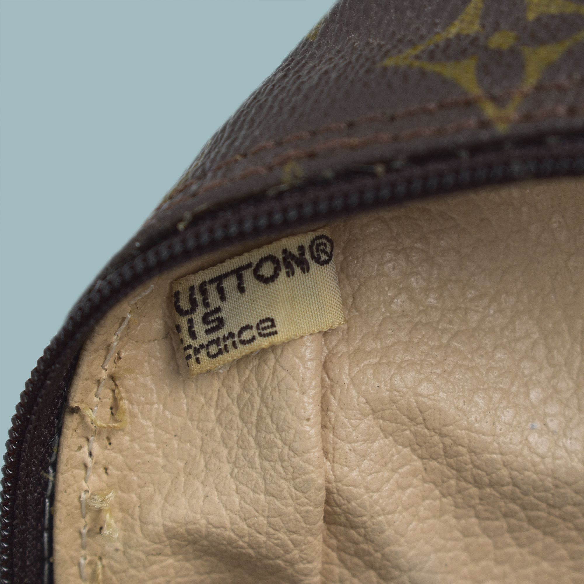 Louis Vuitton LOUIS VUITTON MONOGRAM LEATHER CLUTCH COSMETIC TOILETRY BAG Size ONE SIZE - 2 Thumbnail