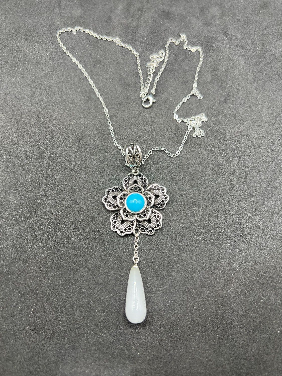 Jewelry Silver Flower Chain Necklace with White Jade Size ONE SIZE - 4 Thumbnail