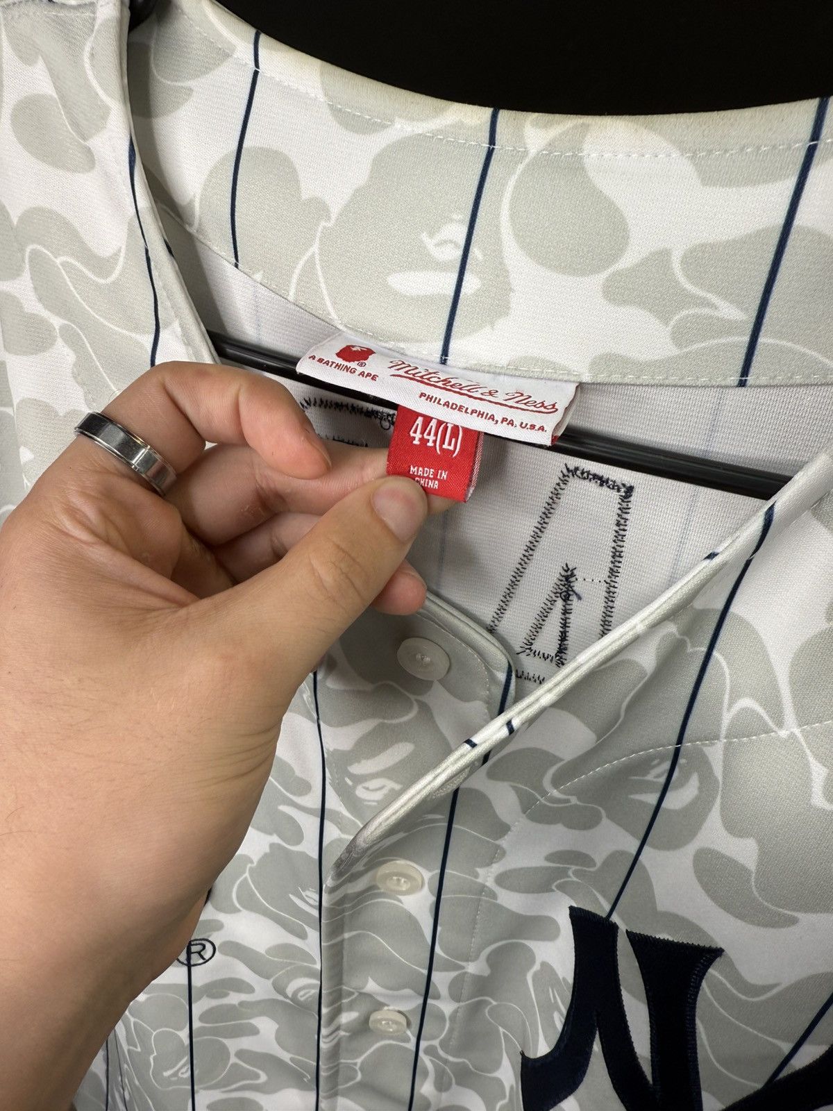 Bape × Mitchell & Ness Bape x Mitchell & Ness New York Yankees Jersey Size US L / EU 52-54 / 3 - 3 Thumbnail