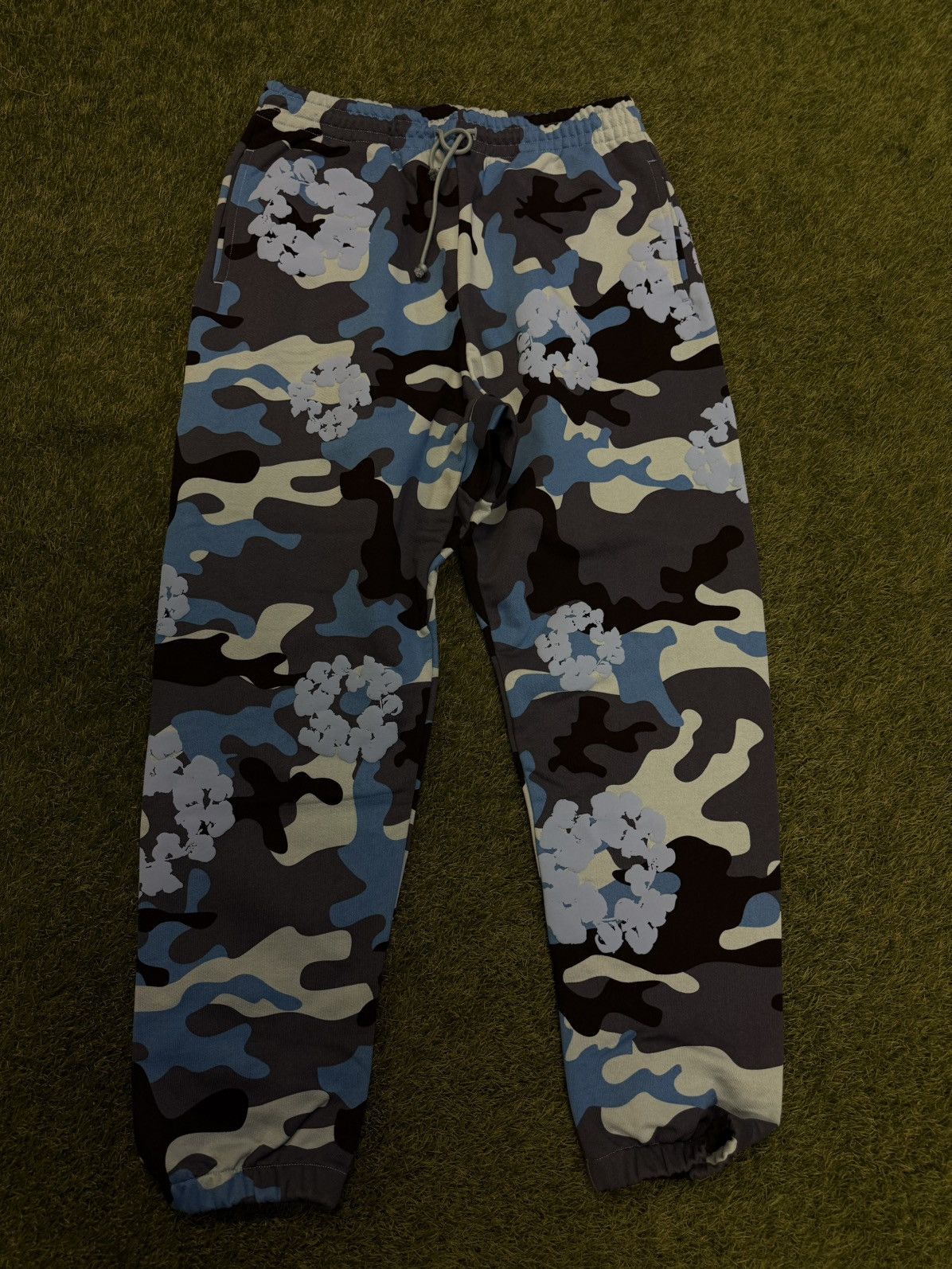 DENIM TEARS Denim Tears Sweatpants Blue Cotton Wreath Camo Size XL New Size US 33 - 3 Thumbnail