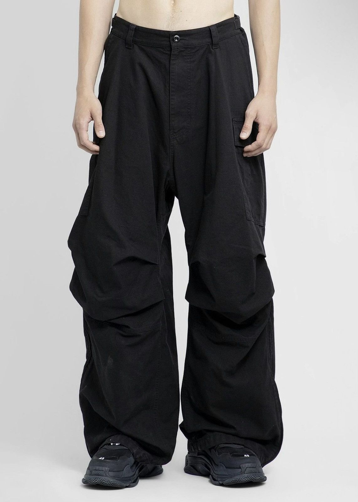 Balenciaga FW22 Flared Pulled Cargos Size US 32 / EU 48 - 1 Thumbnail
