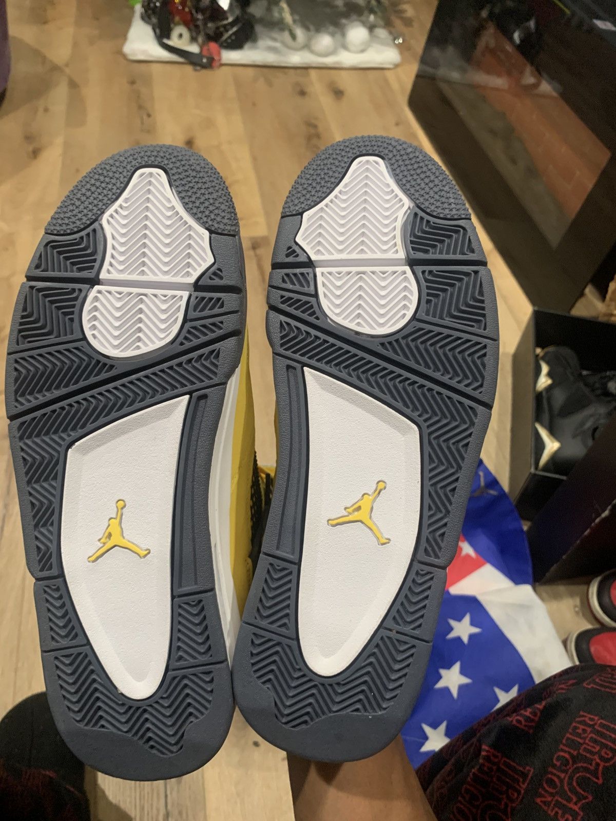 Jordan Brand Retro Jordan 4 Lightning BRAND NEW Size US 9.5 / EU 42-43 - 5 Thumbnail