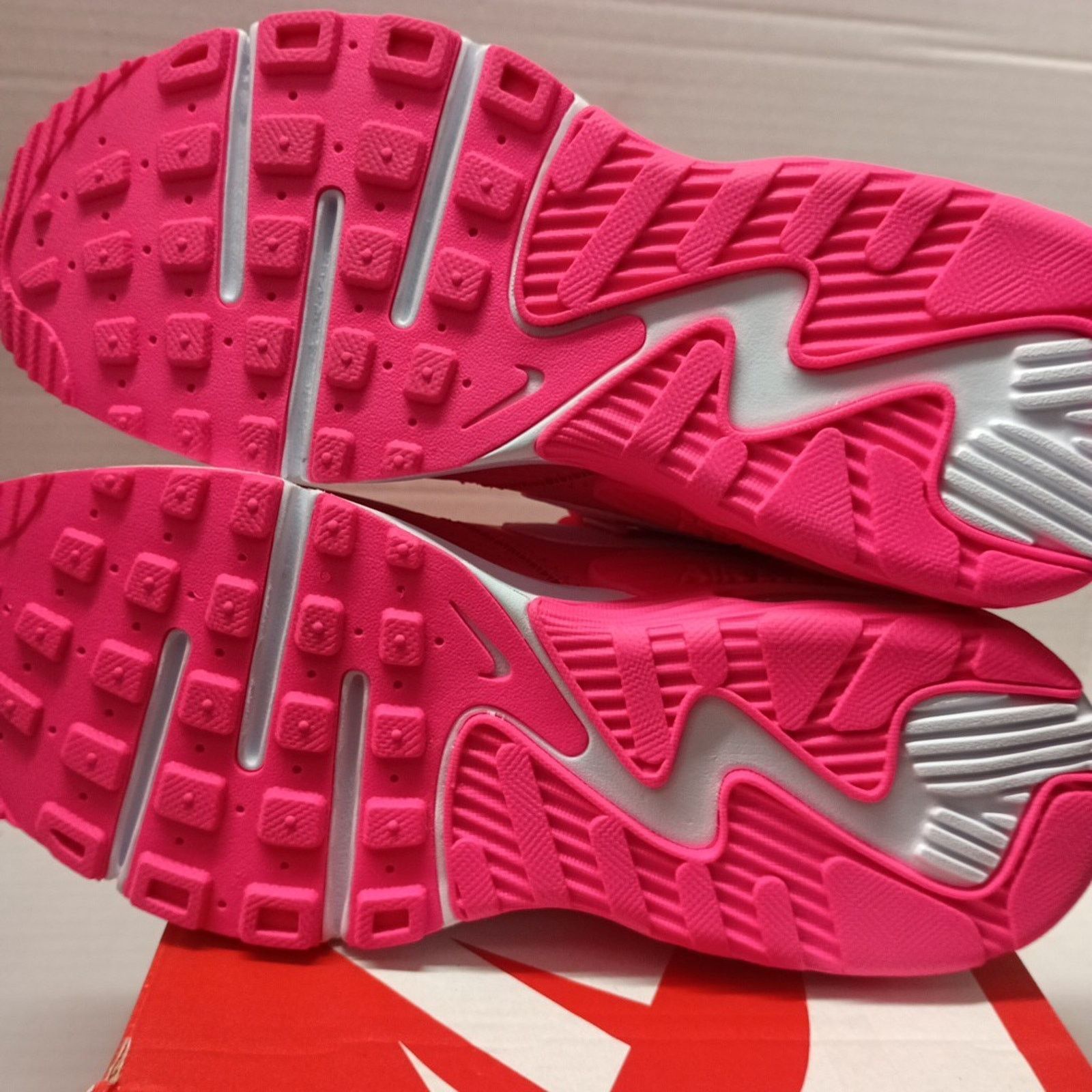 Nike Nike Air Max Women's Running Shoes Size 6 Hyper Pink & White Size US 6 / IT 36 - 6 Thumbnail