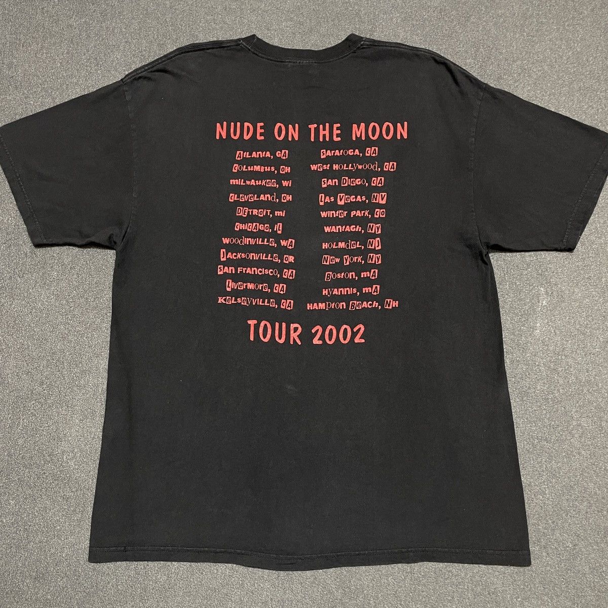 Band Tees The B-52s Nude On The Moon Tour 2002 T-shirt Size US XL / EU 56 / 4 - 4 Thumbnail