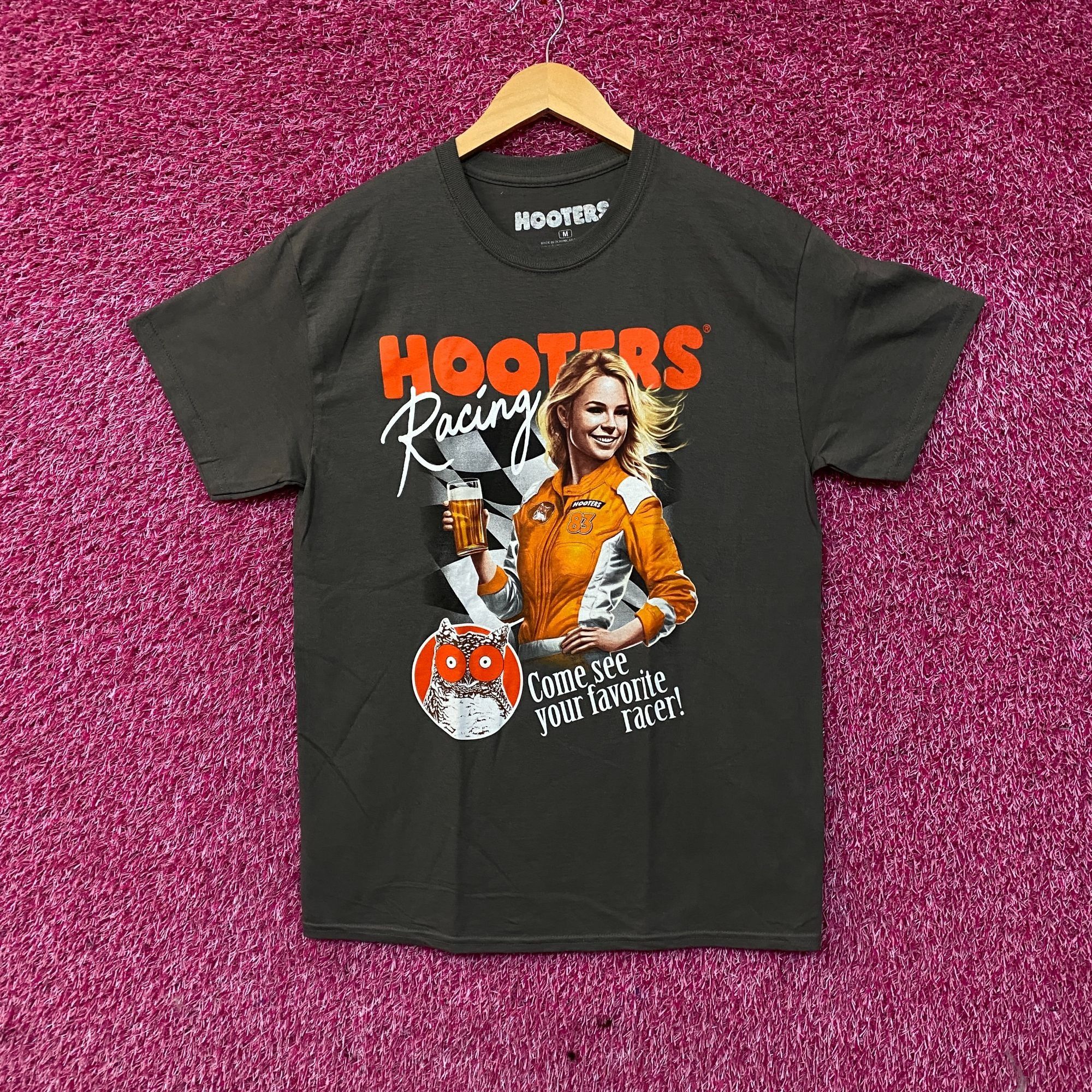 Other Hooters Racing Come See Your Favorite Racer T-Shirt Medium Size US M / EU 48-50 / 2 - 1 Thumbnail