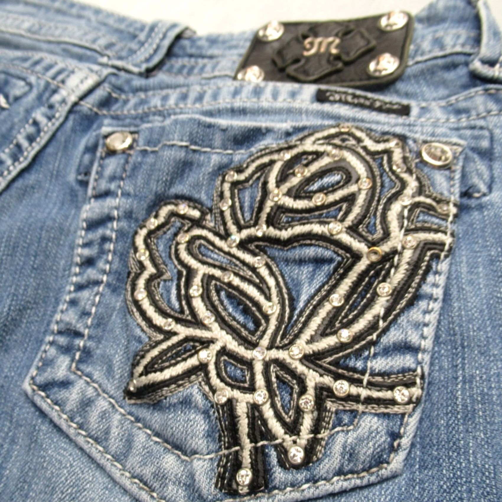 Miss Me Miss Me Jeans Womens Bootcut Blue Embellished Embroidered Pockets Zip 27 28X33 Size 28" / US 6 / IT 42 - 6 Thumbnail