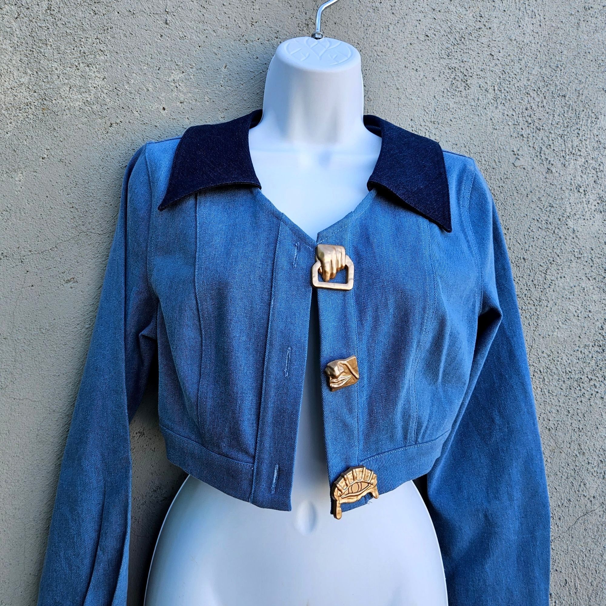 Other Oops Blue Cropped Denim Jacket Sculptural Gold Buttons Size Size S / US 4 / IT 40 - 11 Thumbnail