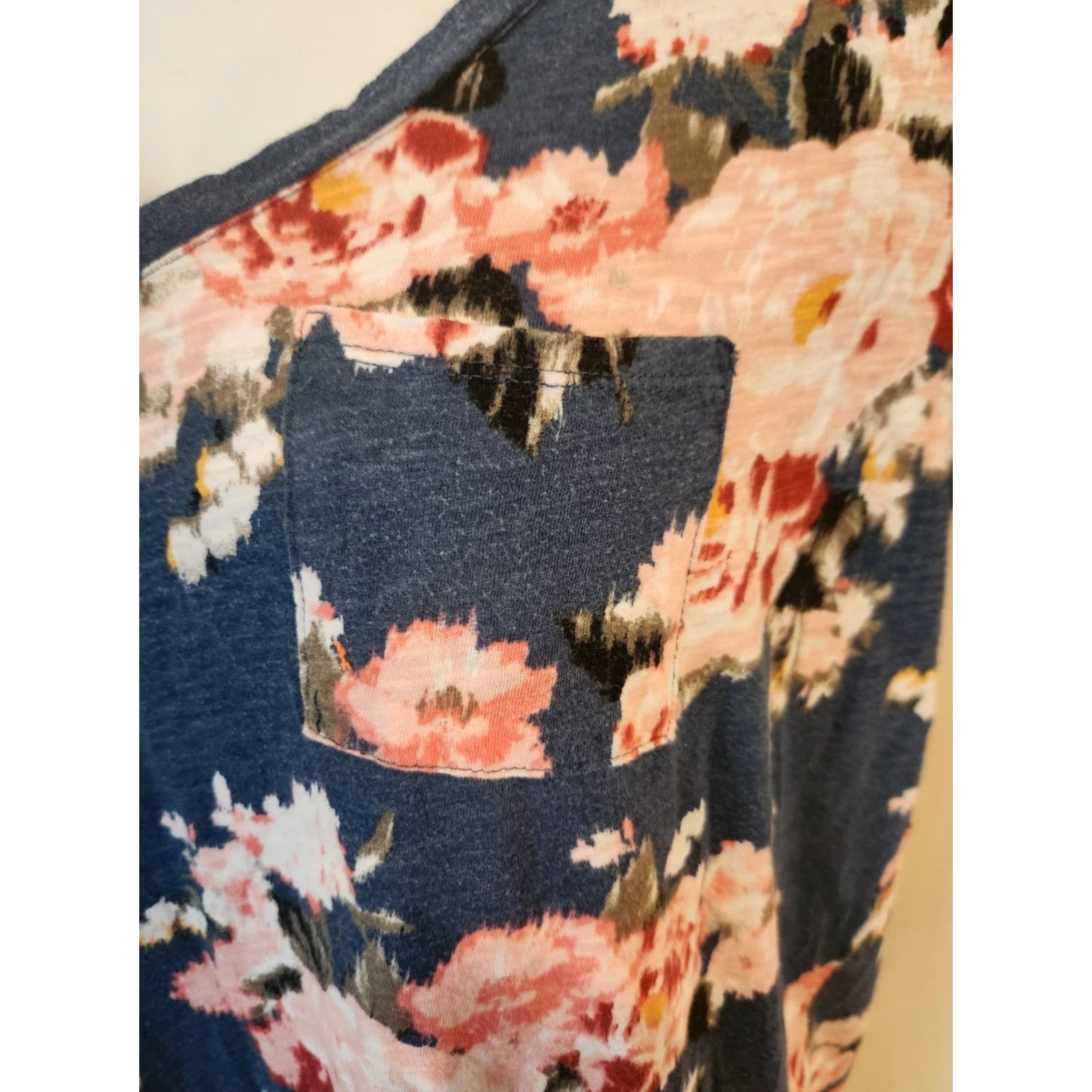 Torrid Torrid Blue Floral Short Sleeve T-Shirt M/L Women/V-Neck Casual Easy Care Lightweight 100% Cotton Regular Fit Colorful Size M / US 6-8 / IT 42-44 - 2 Thumbnail