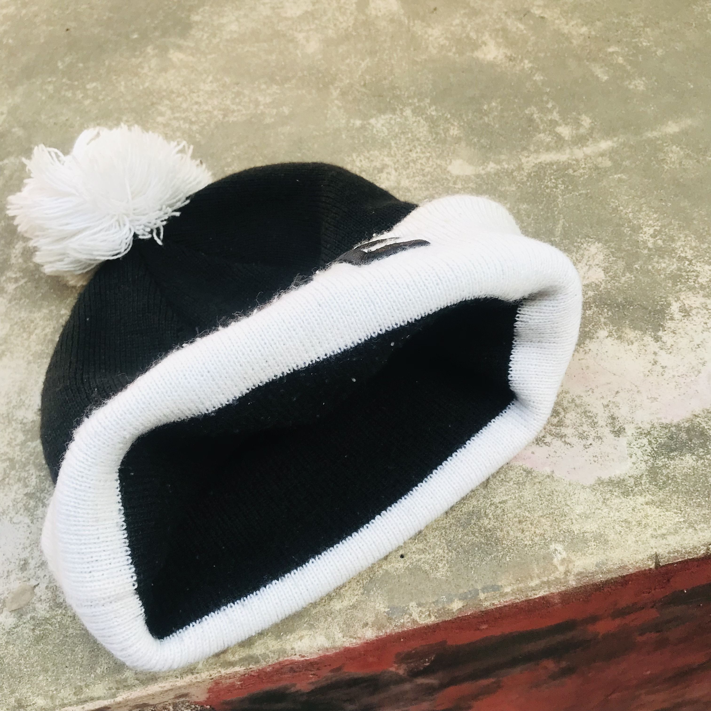 Vintage Vintage Dope Bubble Pom Beanie Size ONE SIZE - 2 Thumbnail