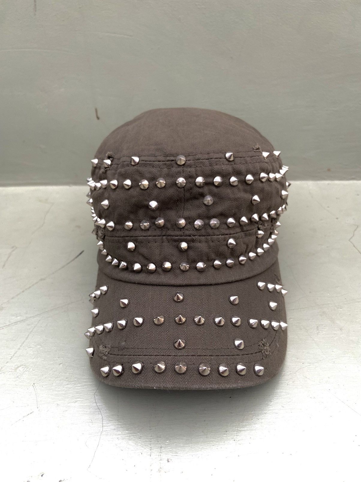 If Six Was Nine 2000s Ifsix punk thorn-studded patrol hat Size ONE SIZE - 1 Thumbnail