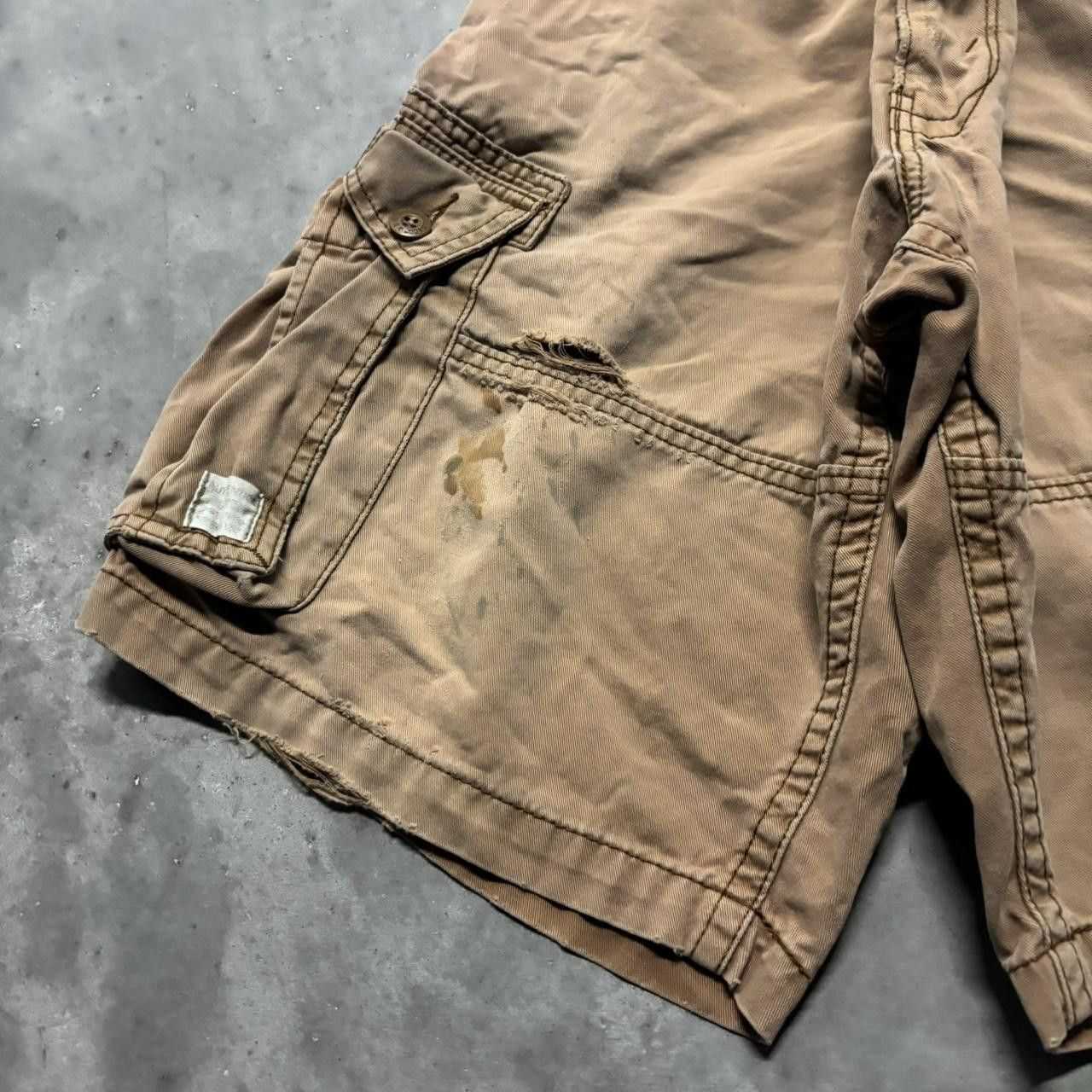 Levi's × Vintage Crazy Vintage Y2K/2000s Baggy Faded Brown Levi’s Skater Cargo Shorts! Size US 36 / EU 52 - 3 Thumbnail