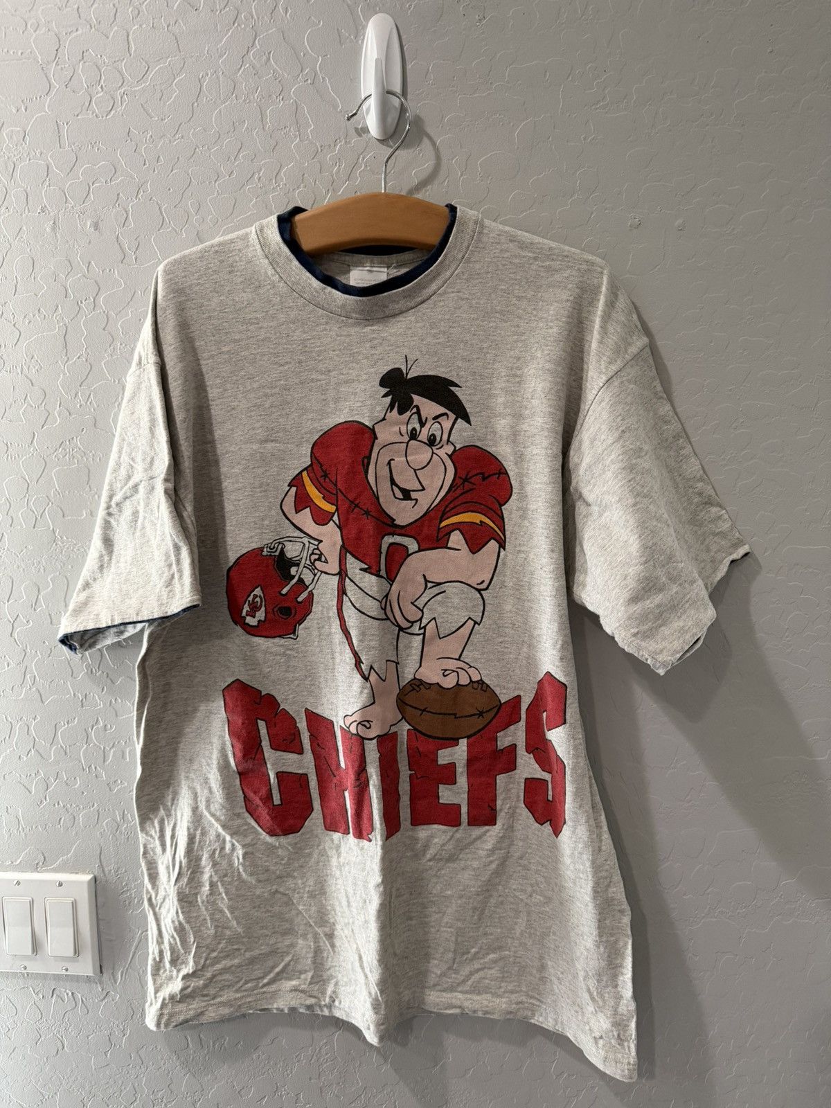 Other Vintage Kansas City Chiefs Fred Flintstone Football Shirt Size US L / EU 52-54 / 3 - 1 Thumbnail