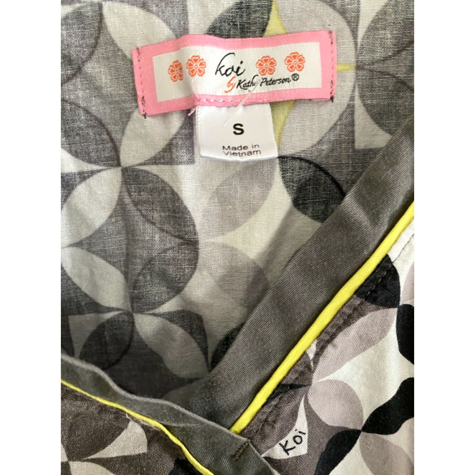 Koio Koi by Kathy Peterson Scrub Top Women S Multi-Color Medical Dental Yellow Black White Shirt Size US S / EU 44-46 / 1 - 2 Thumbnail