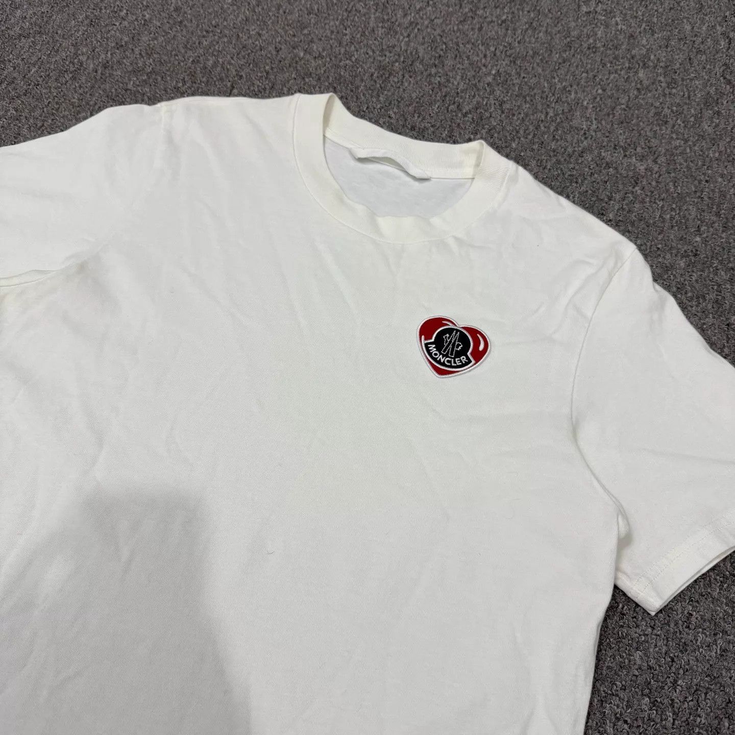 Moncler Moncler white heart logo short sleeve tee M mint Size M / US 6-8 / IT 42-44 - 3 Thumbnail