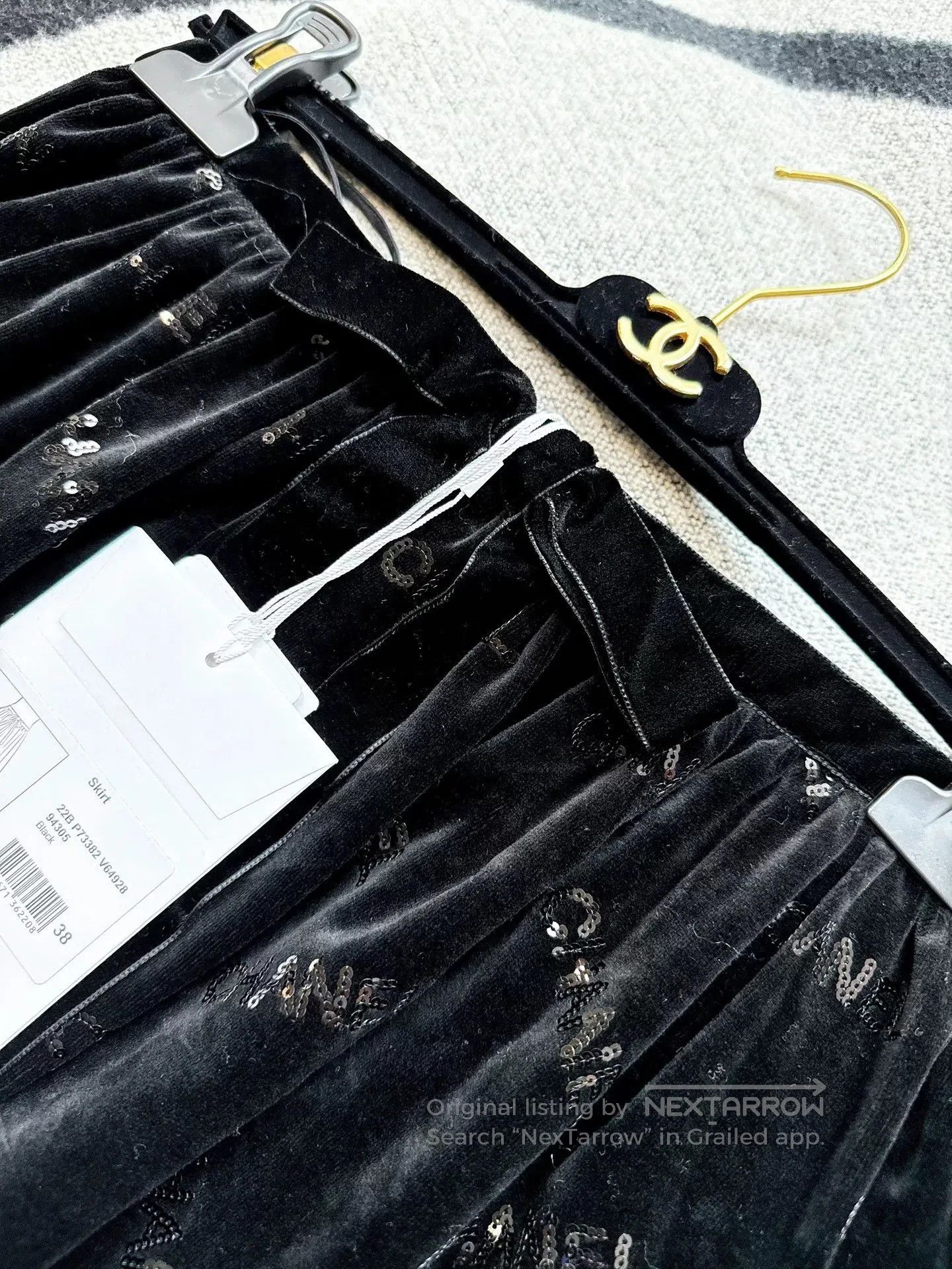 Chanel Chanel Velvet Sequin Skirt, Jennie Version. Size 28" / US 6 / IT 42 - 2 Thumbnail
