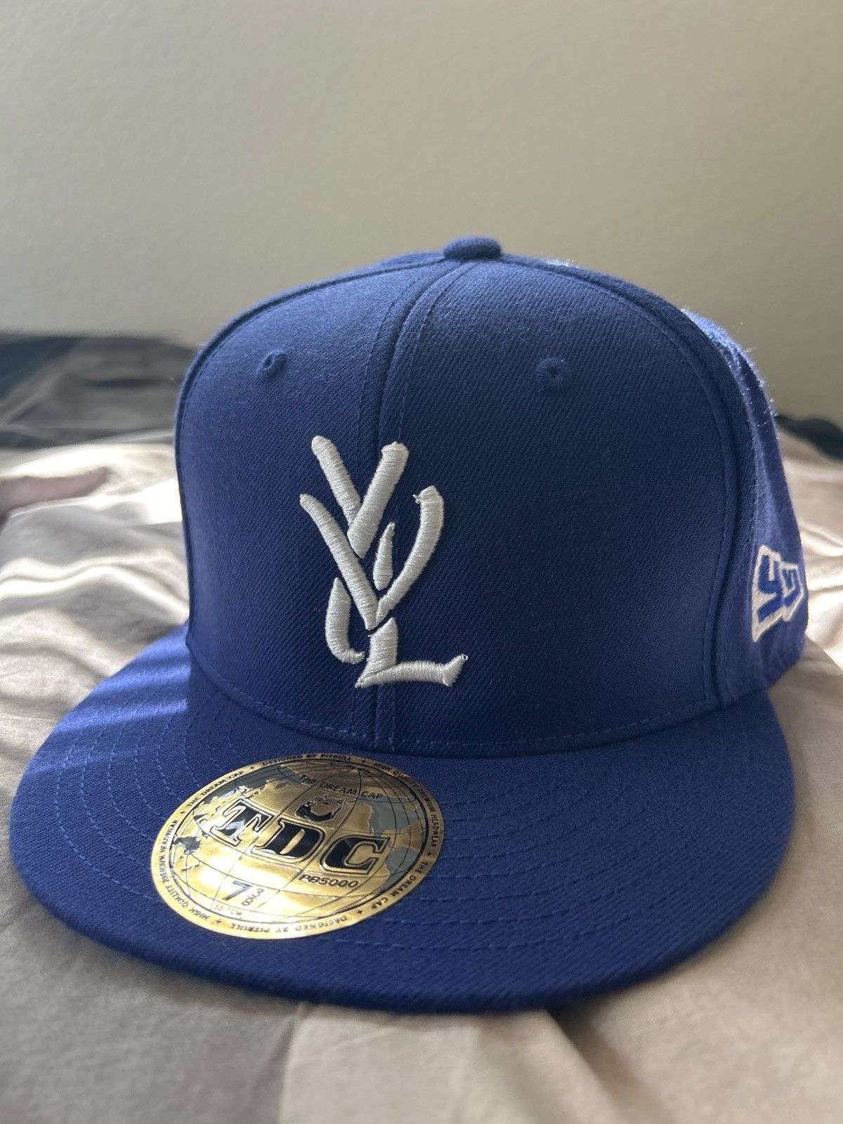 帽子 Playboi Carti YVL HAT WHITE ON NAVY Playboi Carti YVL Cap White/Navy Men's - SS25 - US