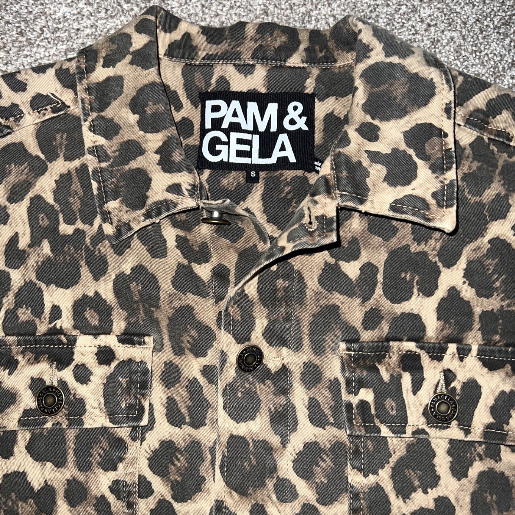 Denime **Pam And Gela Denim Leopard Print Women's Size S Jacket** User: **Pam And Gela Denim Leopard Print Women's Size S Jacket** Size S / US 4 / IT 40 - 2 Thumbnail