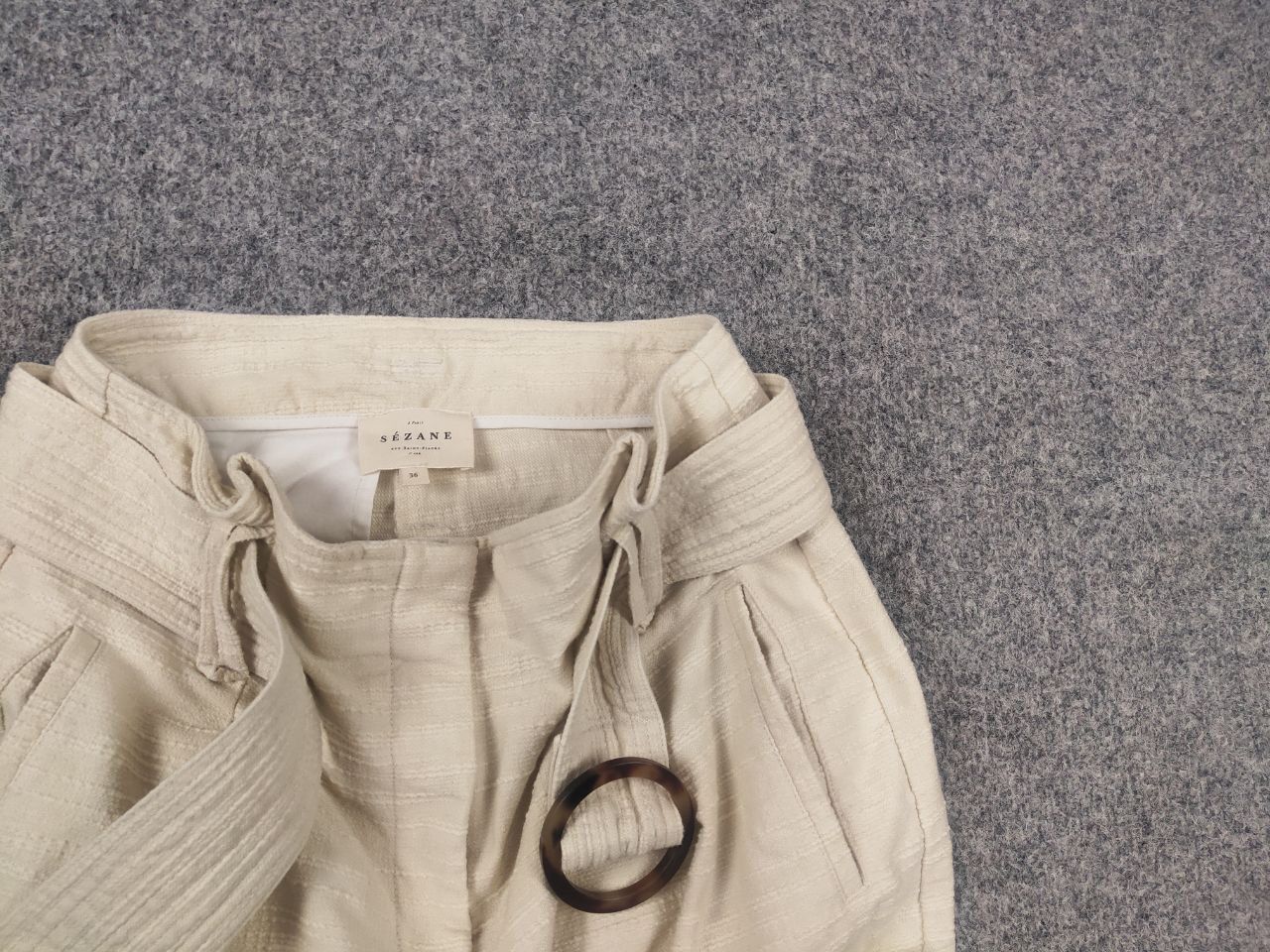 Sezane Sezane Design Rome Beige Belted Cuff Shorts buckle high-rise Size 27" / US 4 / IT 40 - 7 Thumbnail