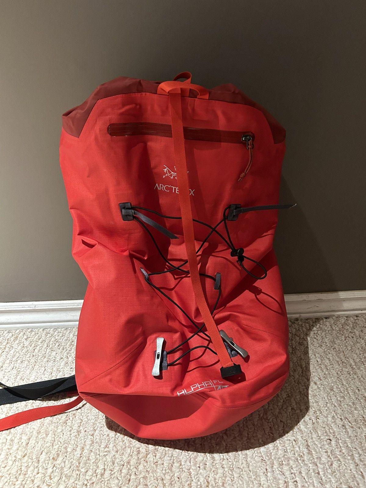 image of Arcteryx Arc’Teryx Alpha Fl 45 in Red, Men's