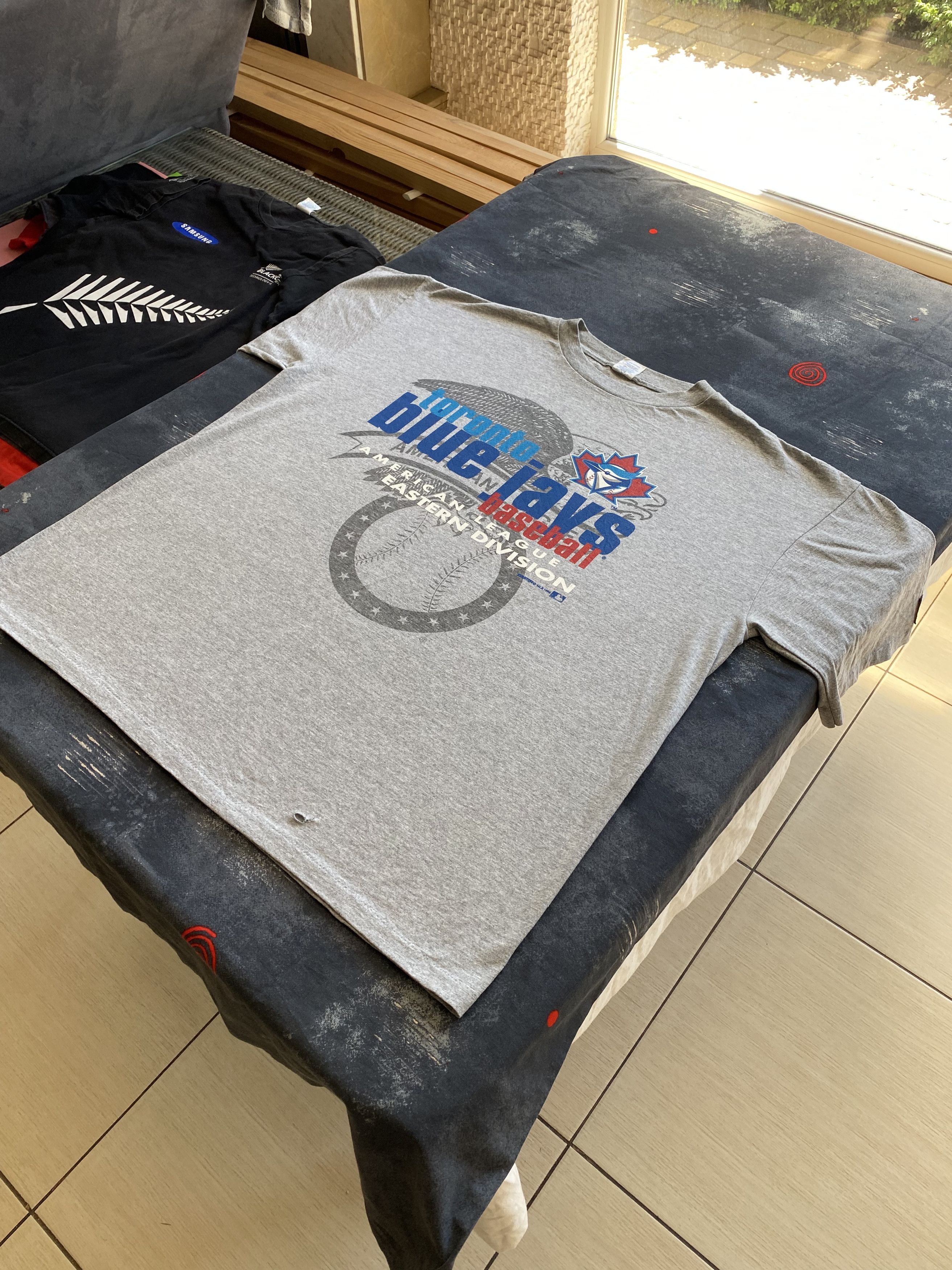 MLB Toronto Blue Jays Vintage 1996 MLB Gray Tee Size US XL / EU 56 / 4 - 17 Thumbnail