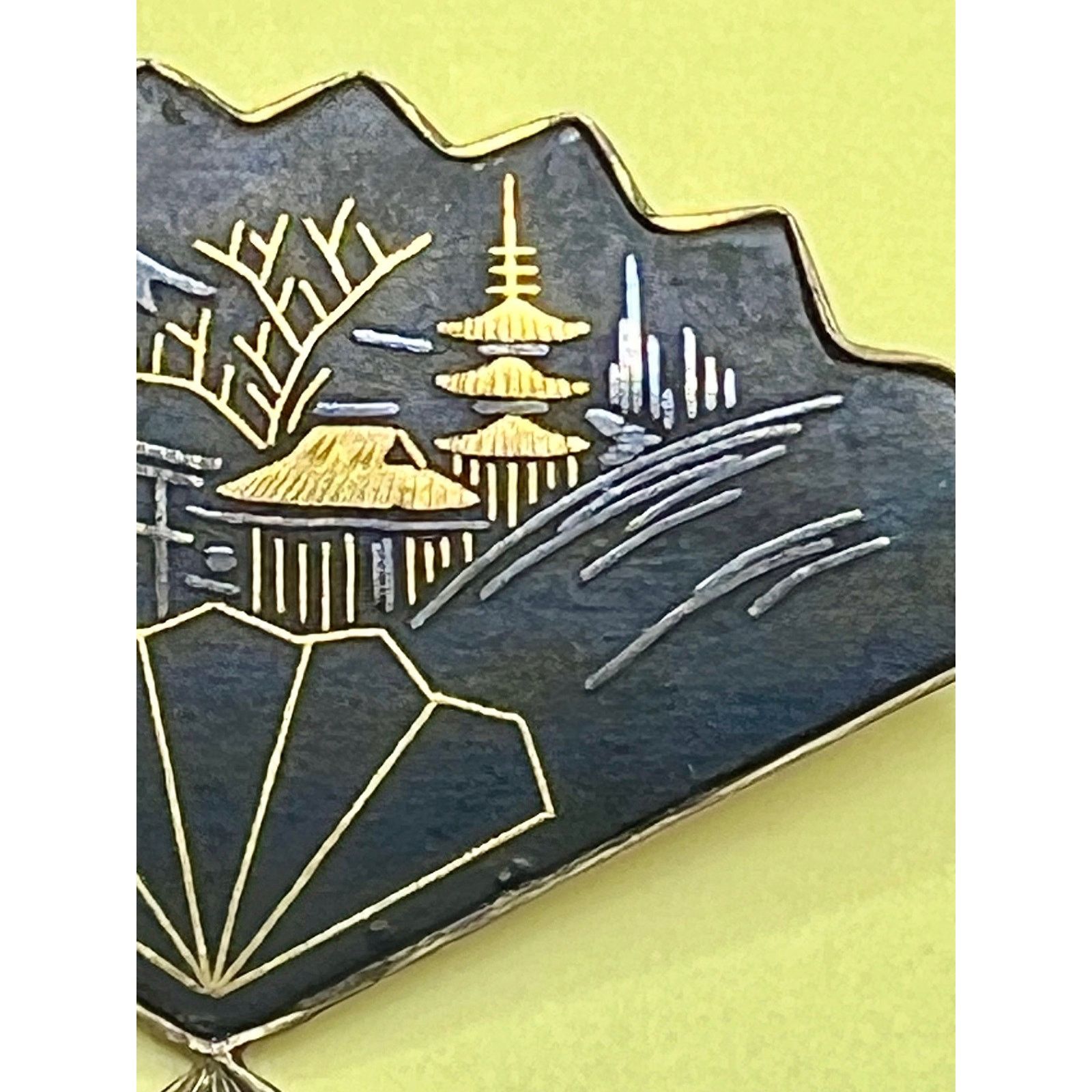 & Other Stories Amita Japan Black Gold Fuji Village Fan Brooch Pin Size ONE SIZE - 3 Thumbnail