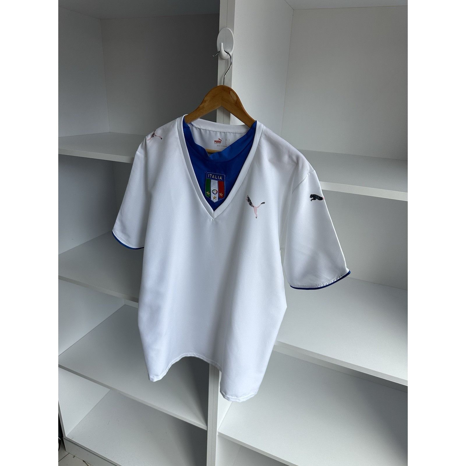 Puma ITALY 2006 AWAY FOOTBALL SHIRT SOCCER JERSEY PUMA sz XL MEN Size US L / EU 52-54 / 3 - 4 Thumbnail