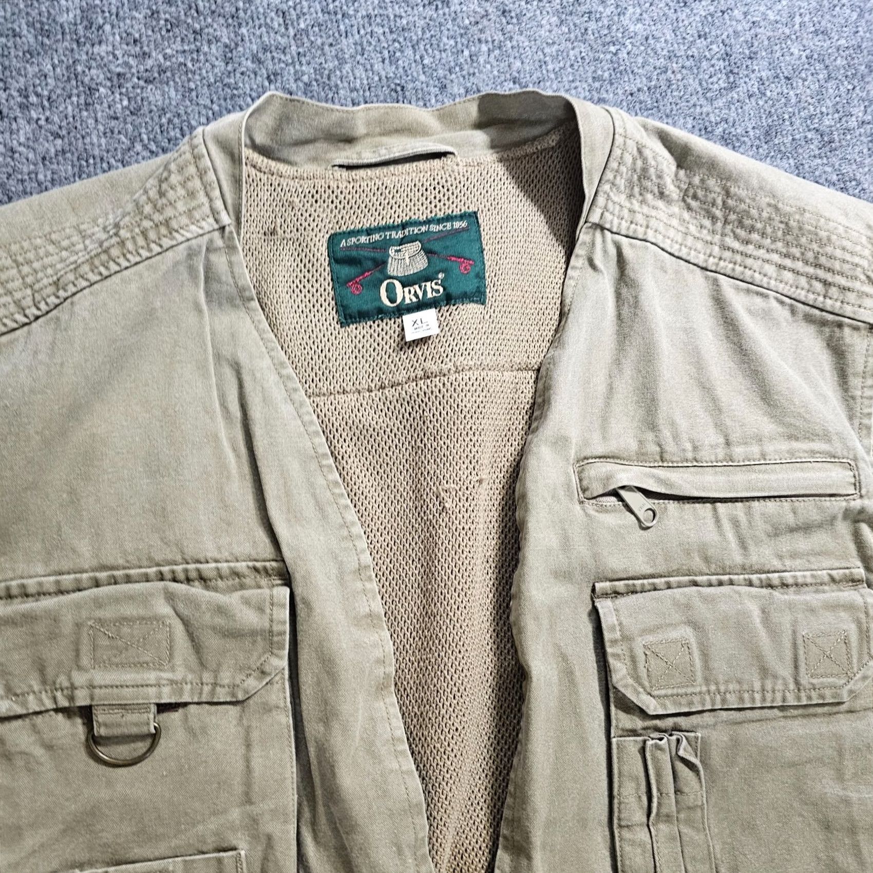 Orvis VINTAGE Orvis Vest Mens XL Beige Canvas Fishing Pockets Zip V Neck Photography Size US XL / EU 56 / 4 - 2 Thumbnail