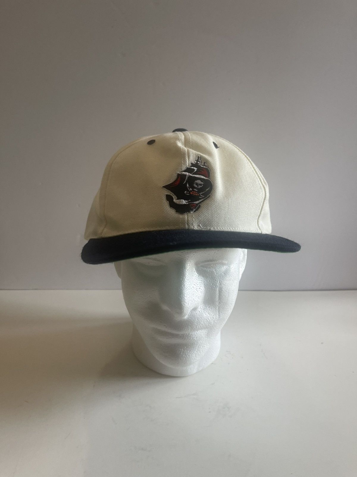 Sports Specialties Vintage Plain Logo Tampa Bay Buccaneers Sports Specialties Size ONE SIZE - 1 Thumbnail