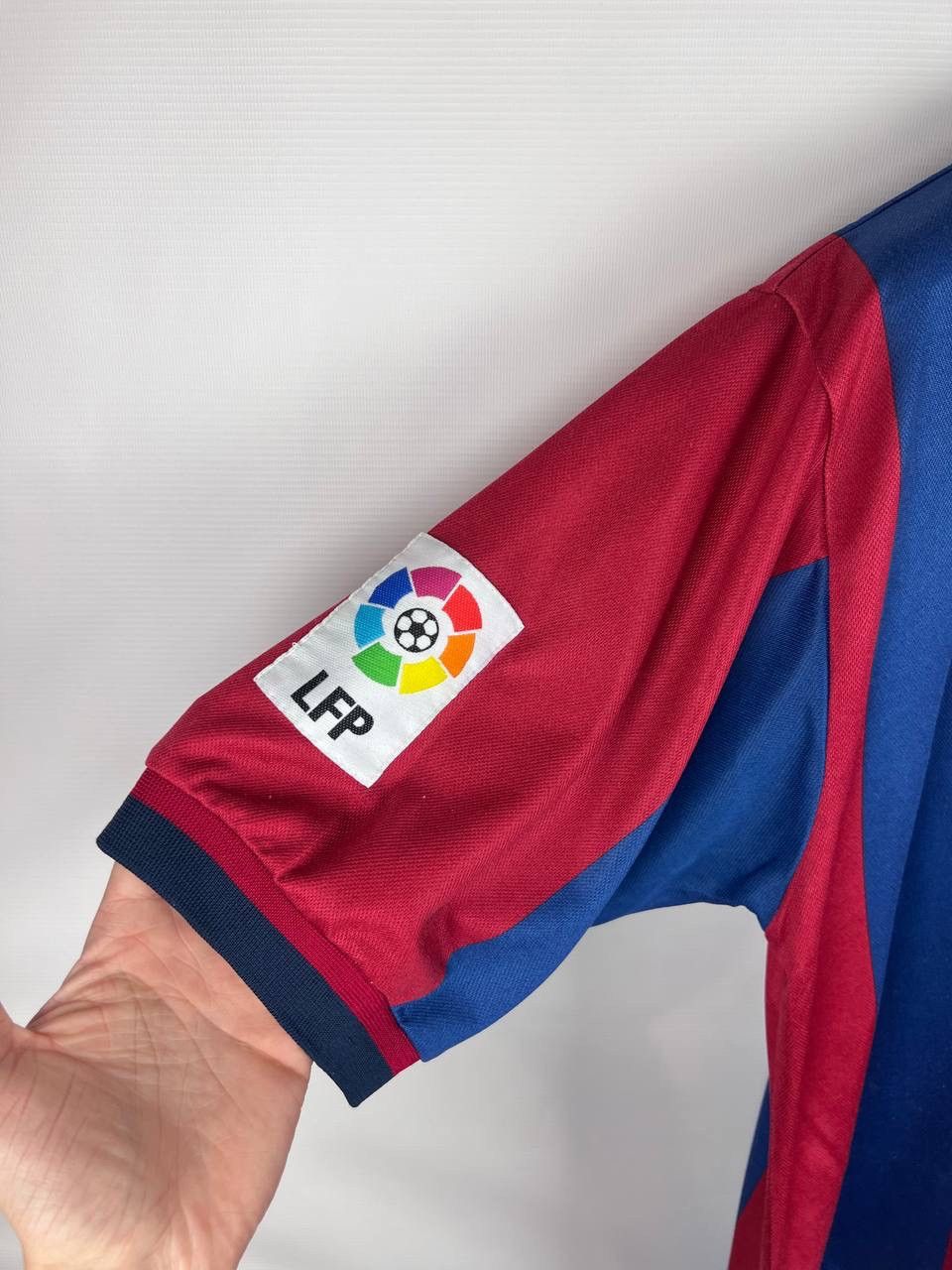 Nike Barcelona 1998/99 Nike jersey vintage t-shirts size L Size US L / EU 52-54 / 3 - 9 Thumbnail