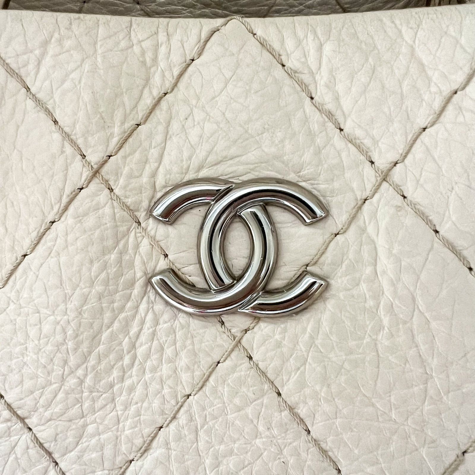 Chanel CHANEL On the Road Cream Leather Large Tote Size ONE SIZE - 14 Thumbnail