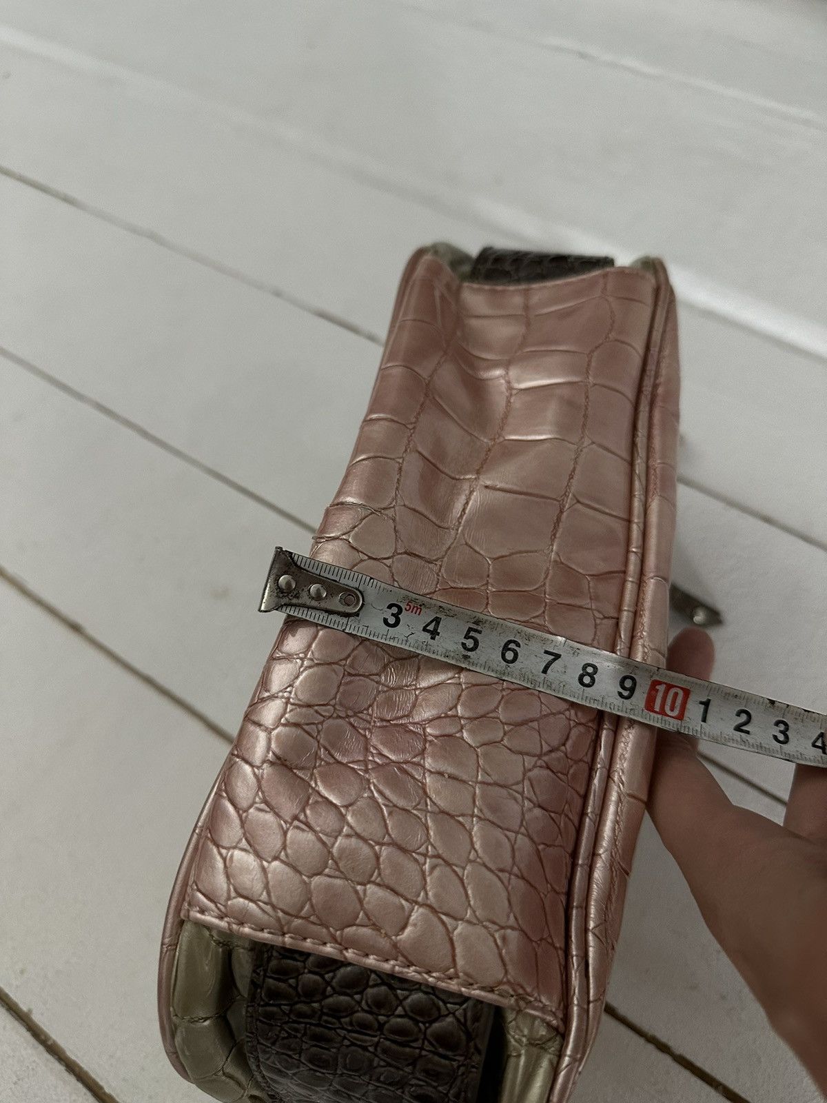 Guess × Japanese Brand 🚨Y2K Guess monogram Pink Avant-Garde Japan style hand bag Size ONE SIZE - 17 Thumbnail