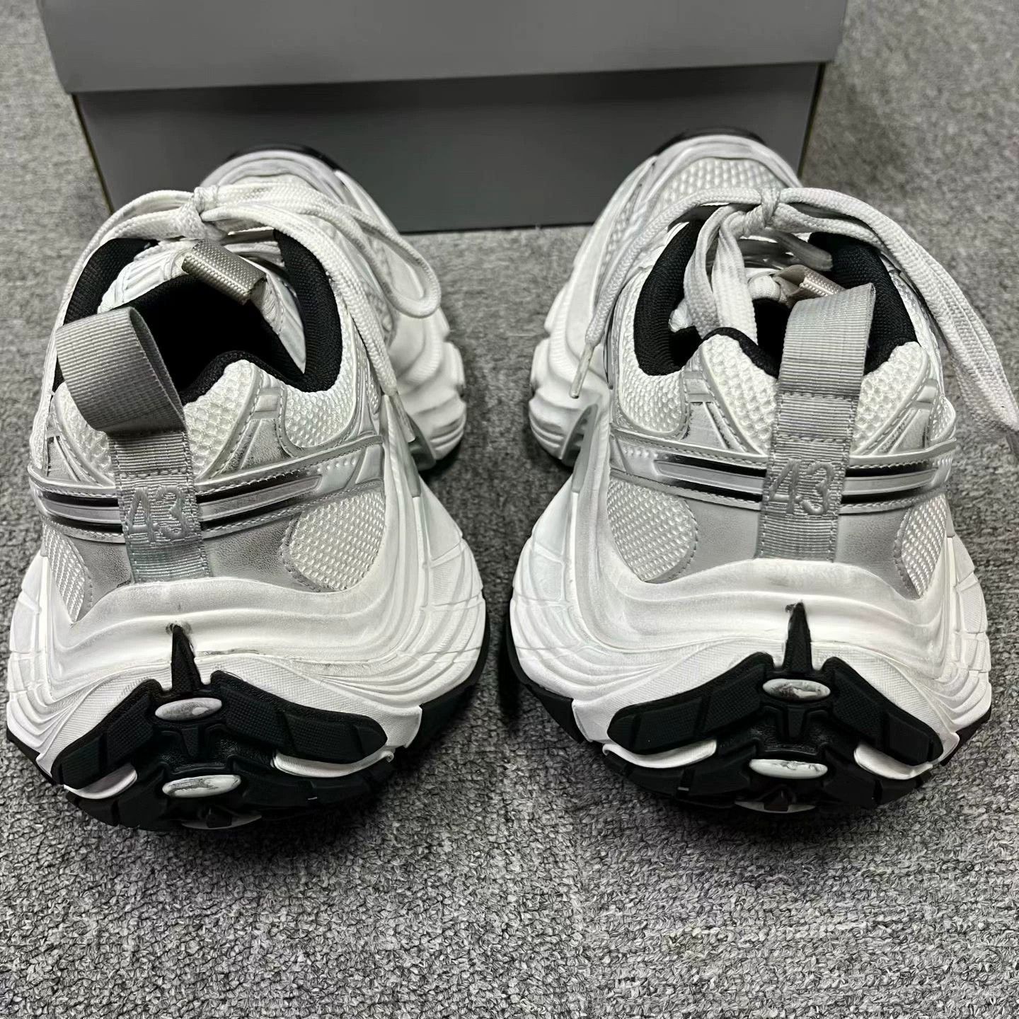 Balenciaga balenciaga gray chunky low-top sneakers Size US 10 / EU 43 - 3 Thumbnail