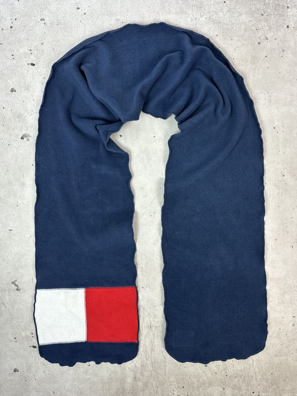 Tommy Hilfiger Vintage Tommy Hilfiger Big Logo Fleece Scarf Size ONE SIZE - 2 Thumbnail