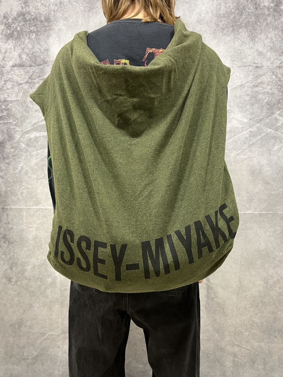 Issey Miyake Issey Miyake Transformable Zip Sweatshirt & Backpack Size US S / EU 44-46 / 1 - 1 Thumbnail