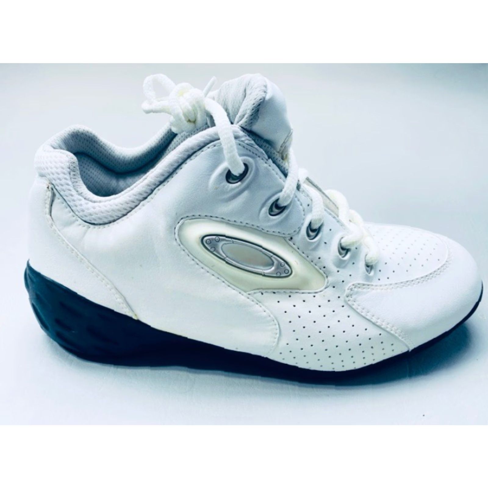 Oakley VINTAGE NWT 2002 Oakley Tech Sneakers US Men's 10 White Leather Red Code Oakley Tech Sneakers Mens 10 White Leather Red 90s Size US 9 / EU 42 - 6 Thumbnail