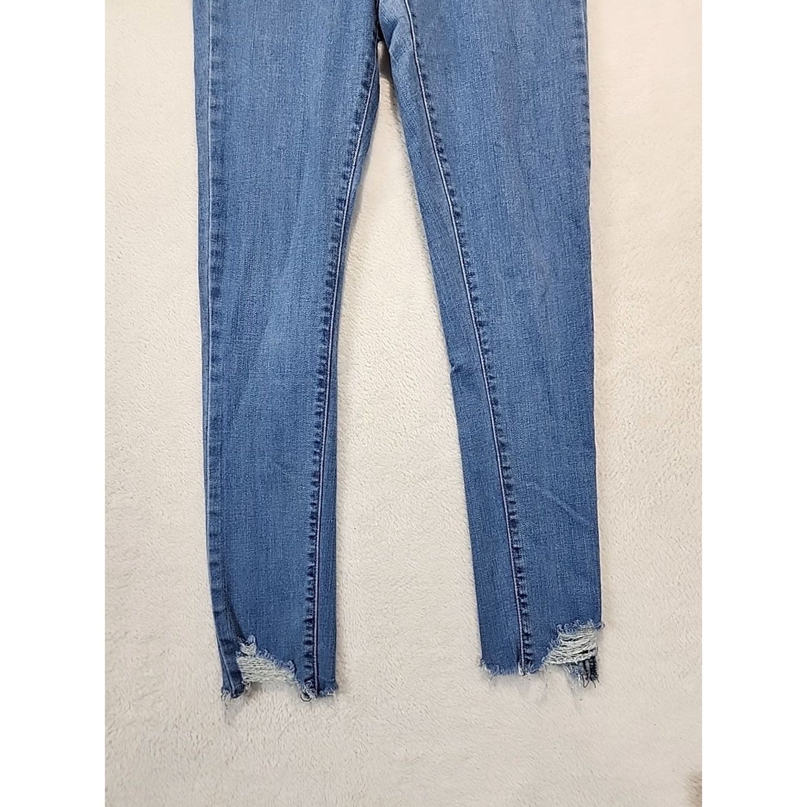 Levi's Levi's 711 Skinny Stretch Distressed Raw Hem Cuff Jeans Women's Sz 26 Light Wash Leather? Size 26" / US 2 / IT 38 - 4 Thumbnail