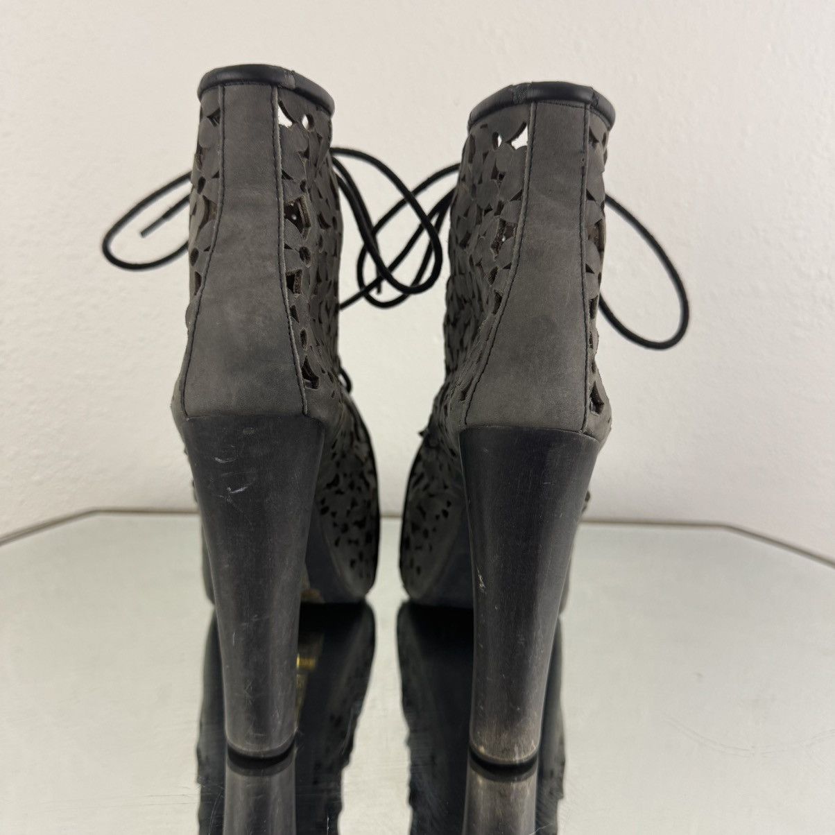 Jeffrey Campbell JEFFERY CAMPBELL Grey Leather Lita Daisy Platform Heels Size US 8 / IT 38 - 5 Thumbnail