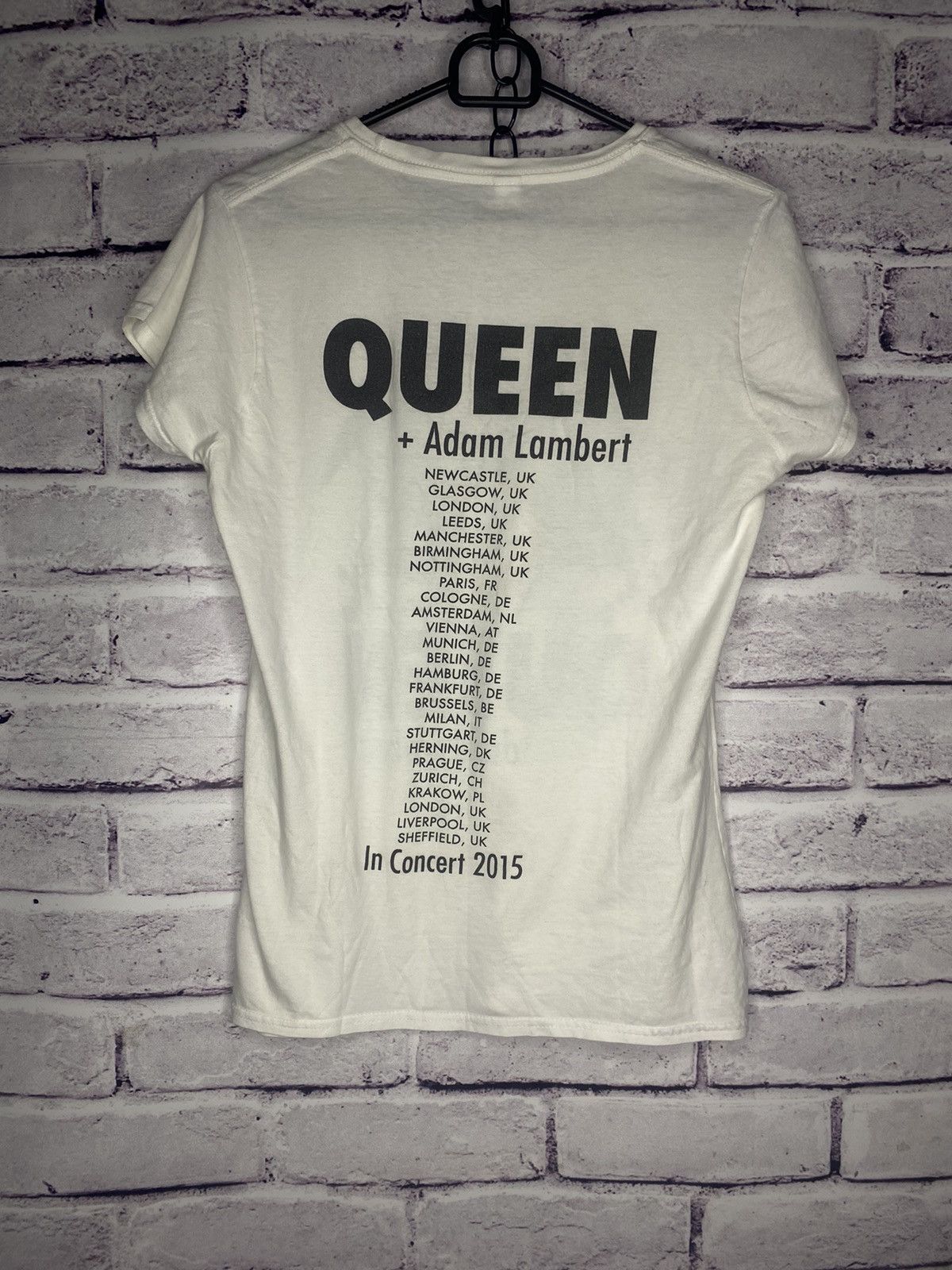 Band Tees Womens Vintage T-Shirt Band tees Queens Tours 2015 Size S / US 4 / IT 40 - 10 Thumbnail