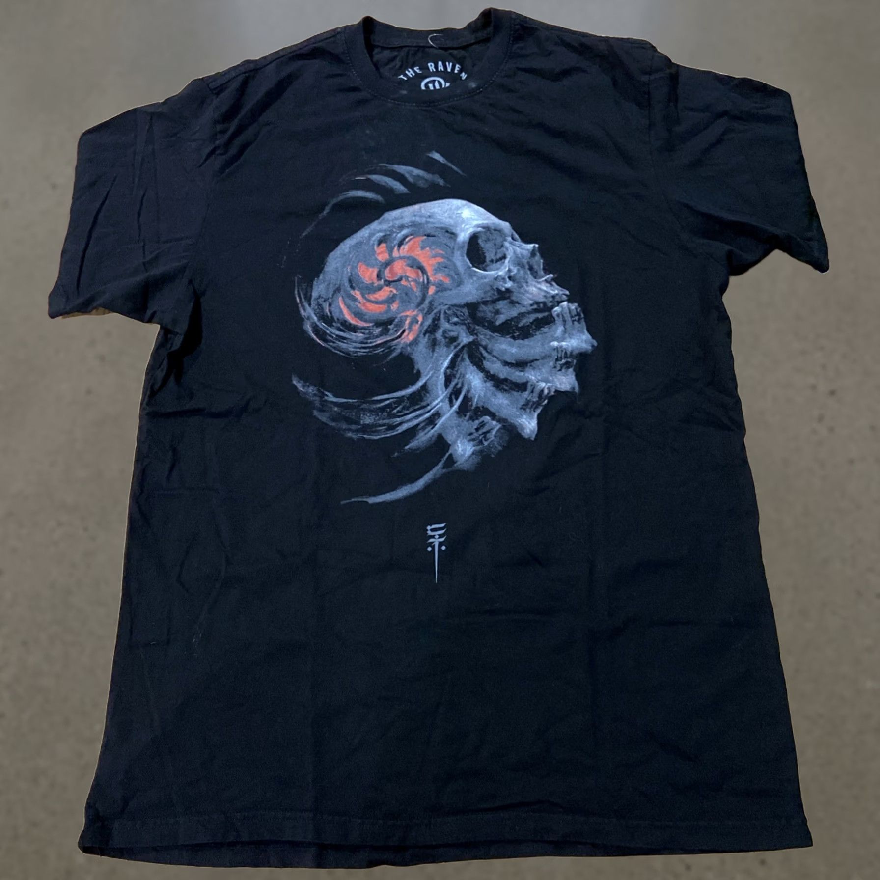 Vintage VINTAGE The Ravens The Wolves Skull Flowers Layered Grunge Goth Tattoo T Shirt Large Size US L / EU 52-54 / 3 - 1 Thumbnail