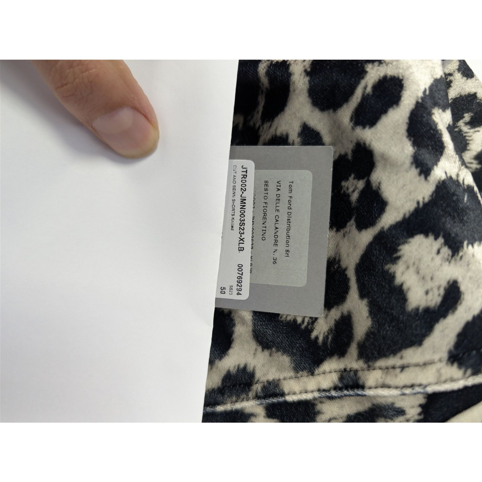 Tom Ford o1rshd1 Leopard-Print Cut and Sewn Knitted Shorts in Black Size US 34 / EU 50 - 23 Thumbnail