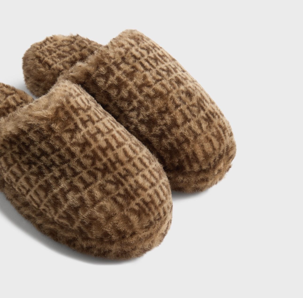 Kith Kithmas Women monogram Shearling Slippers Size US 5 / IT 35 - 2 Thumbnail