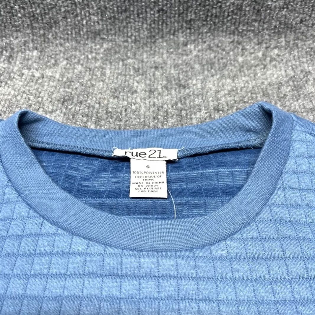 Vintage Rue21 Cropped Sweatshirt Womens S Blue Quilted Long Sleeve Crew Bungee Cord New Size S / US 4 / IT 40 - 2 Thumbnail
