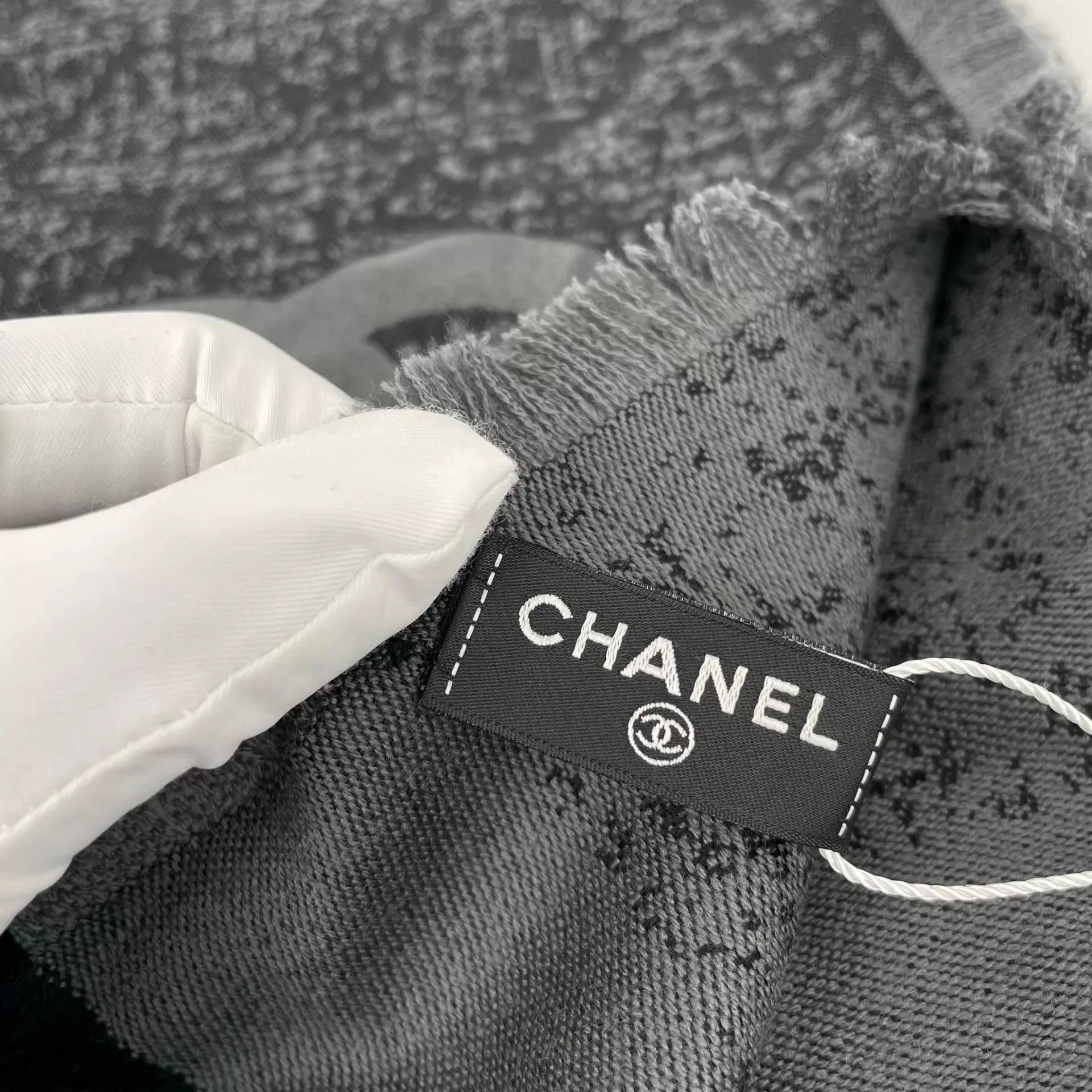 Chanel Chanel Black Silk Shawl Size ONE SIZE - 4 Thumbnail