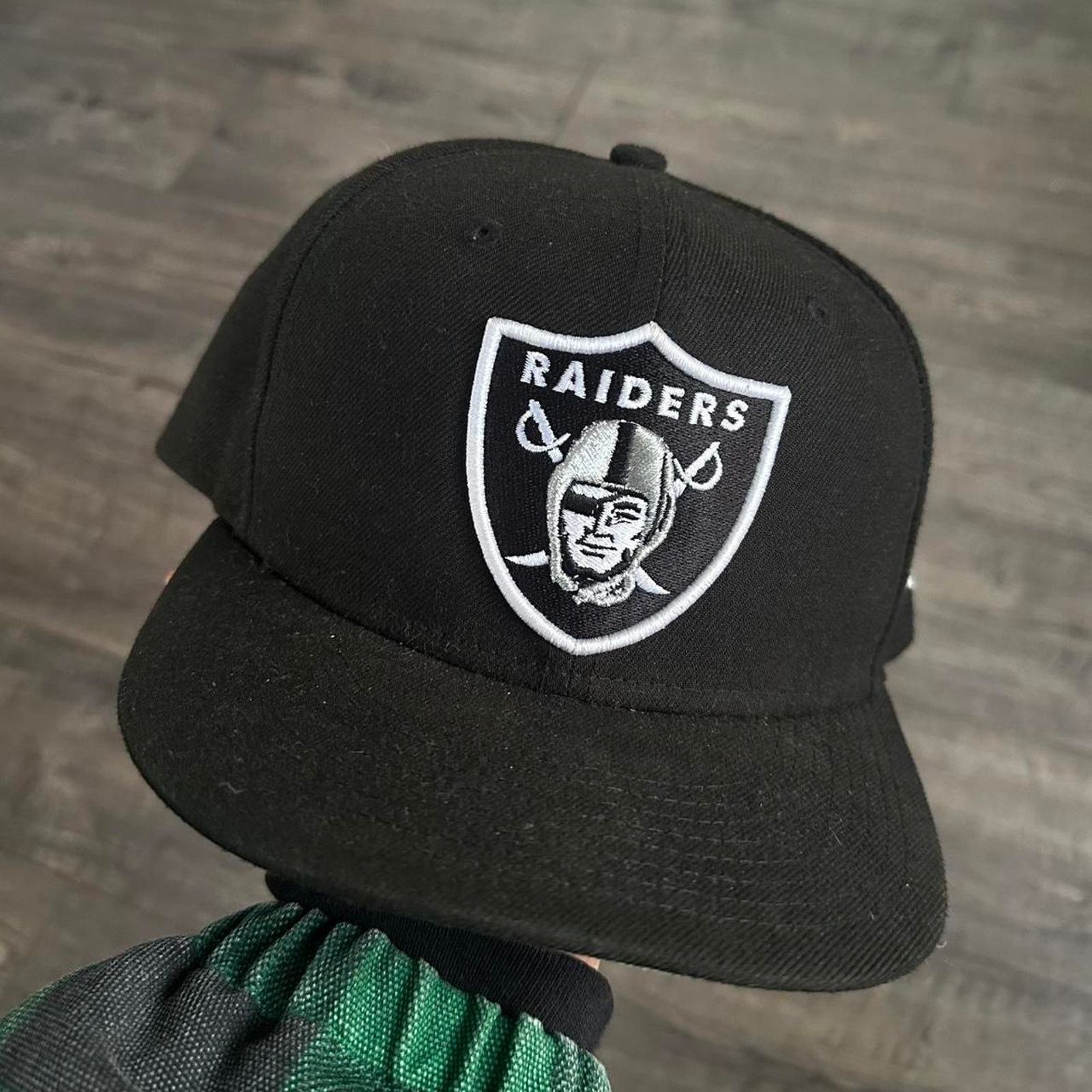 NFL × New Era Vintage New Era Black Basic Oakland LA Raiders Fitted Hat Size ONE SIZE - 8 Thumbnail