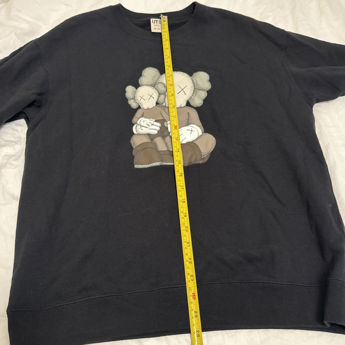 Kaws × Uniqlo Uniqlo x KAWS Crewneck shirt large Size US L / EU 52-54 / 3 - 7 Thumbnail