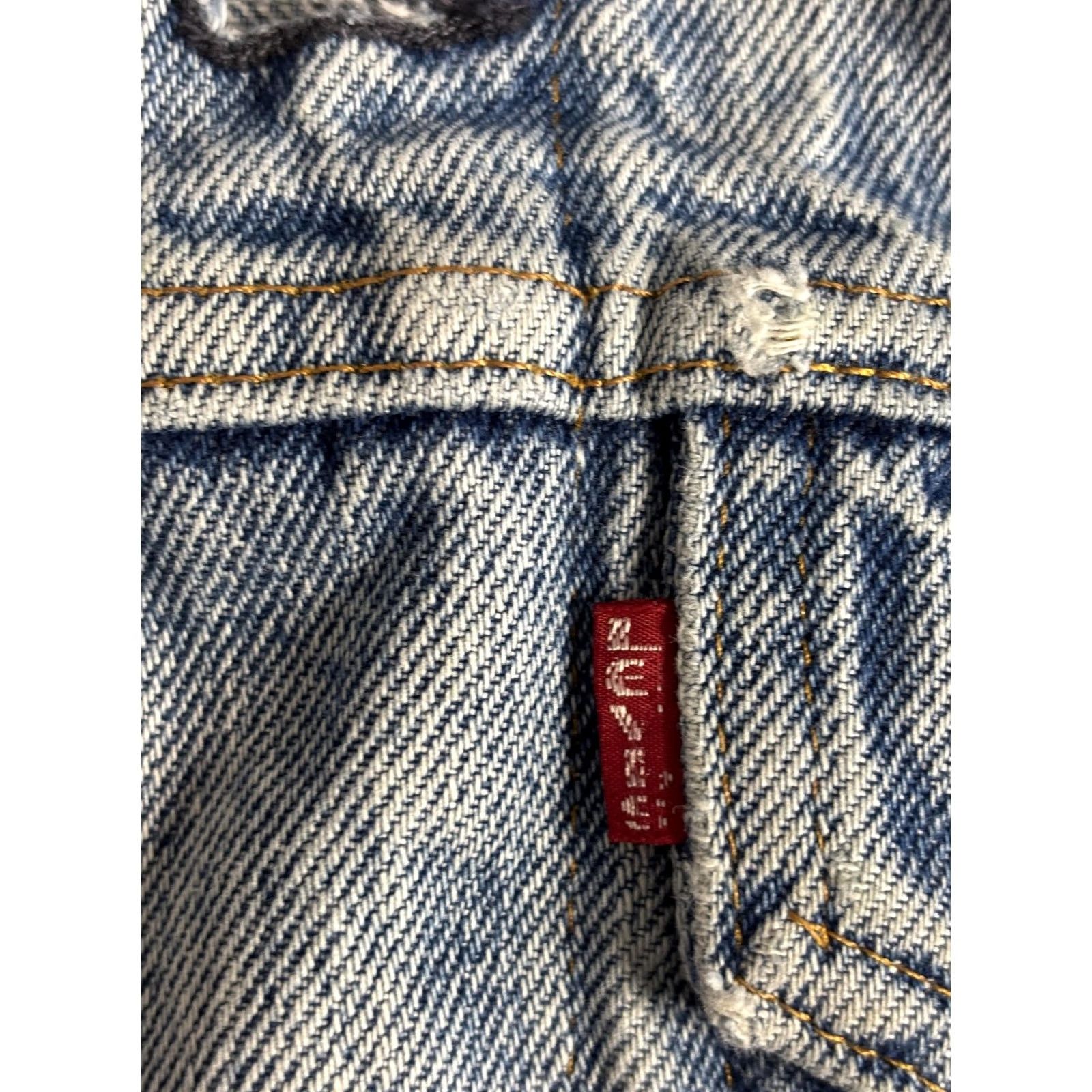 Levi's VINTAGE Levi's Jacket Mens 42 Blue Denim Bomber Trucker Short Cuff Button Front Pockets Made USA 80s Size US XS / EU 42 / 0 - 3 Thumbnail