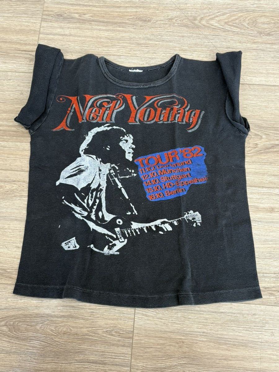 Vintage Rare Vintage Neil Young Tee 1982 Size S / US 4 / IT 40 - 1 Thumbnail
