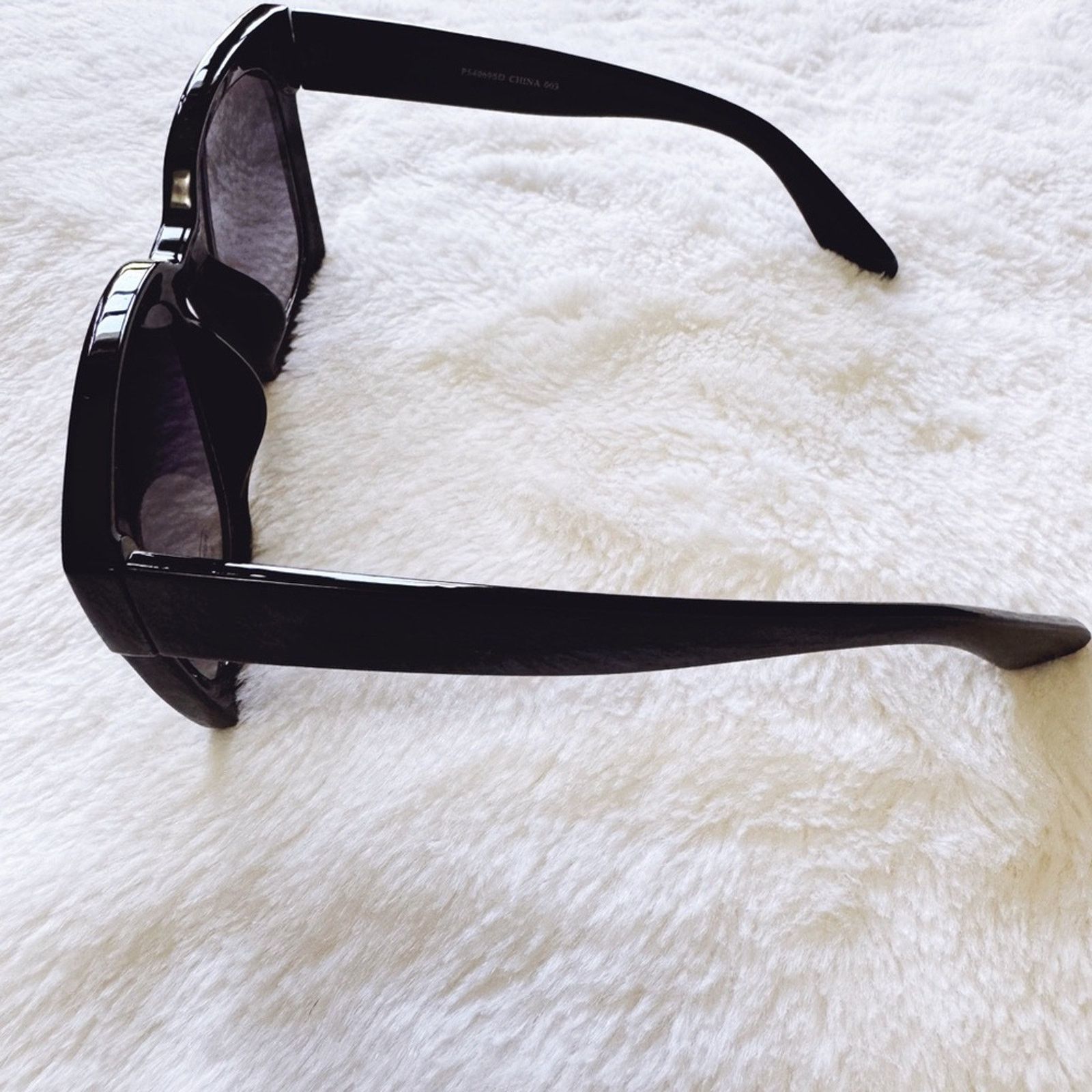 Other Liora Black Oversized Bold Sunglasses Size ONE SIZE - 8 Thumbnail
